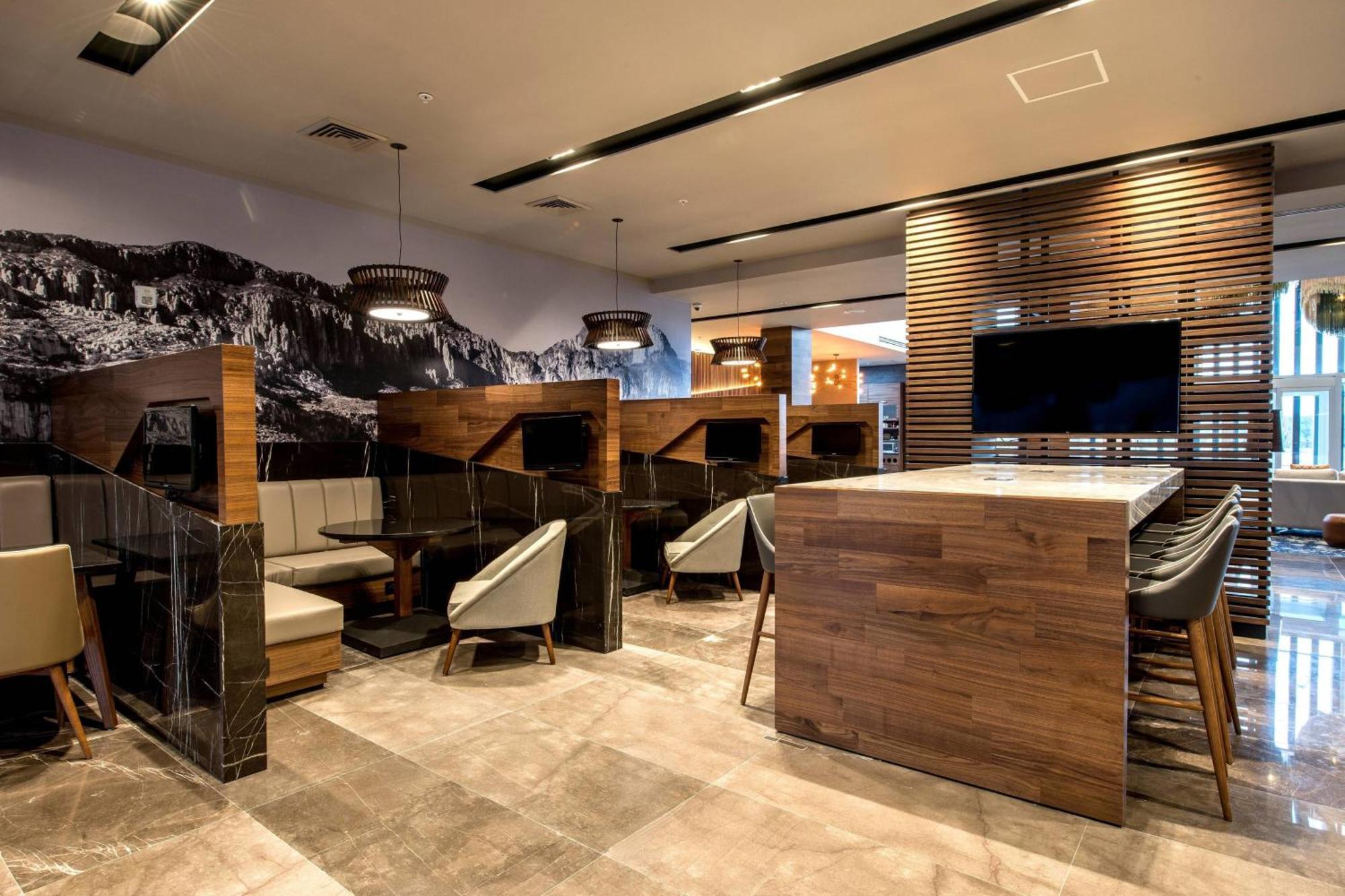 Courtyard By Marriott San Luis Potosi, Los Lagos Zewnętrze zdjęcie