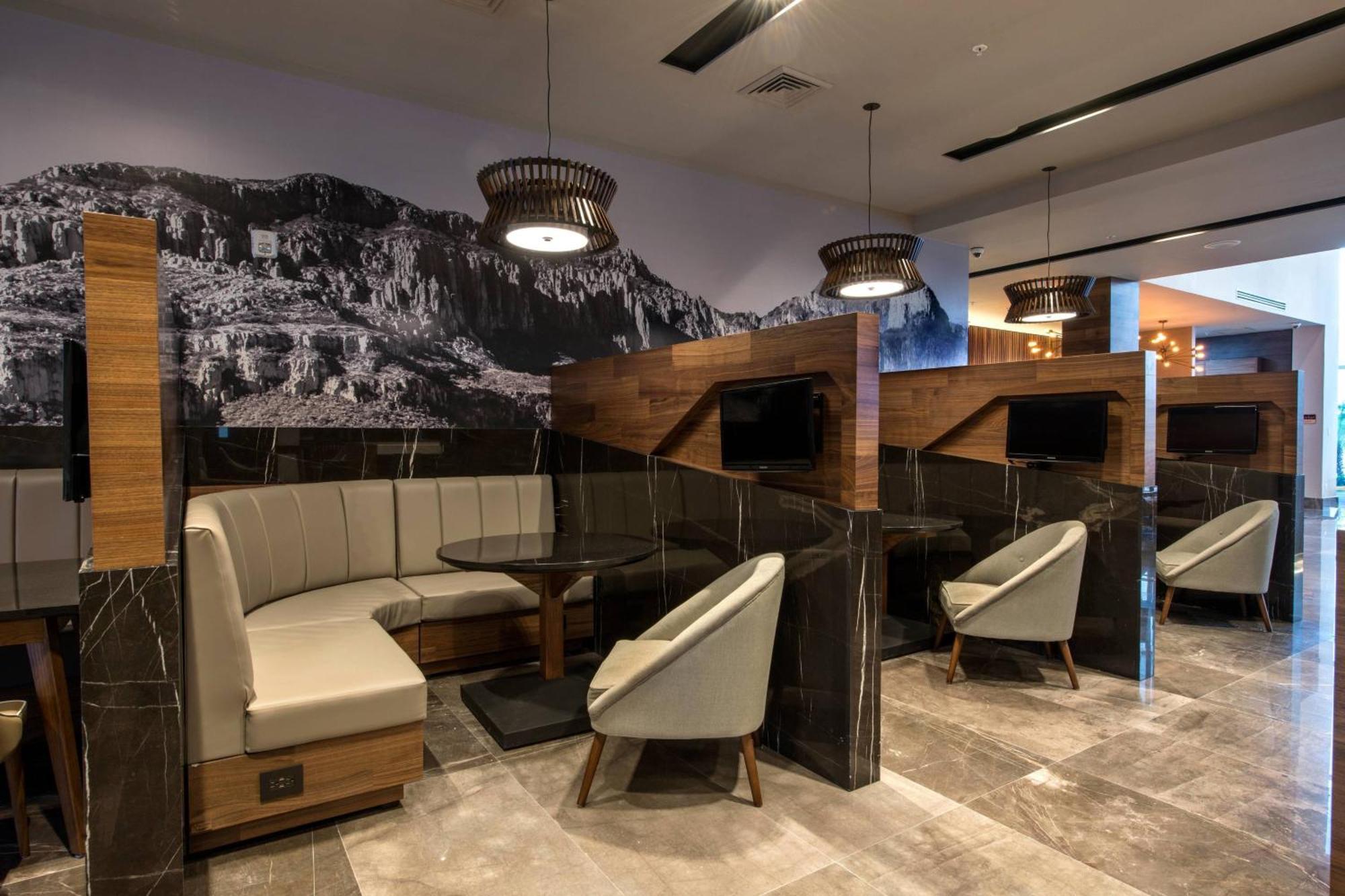 Courtyard By Marriott San Luis Potosi, Los Lagos Zewnętrze zdjęcie