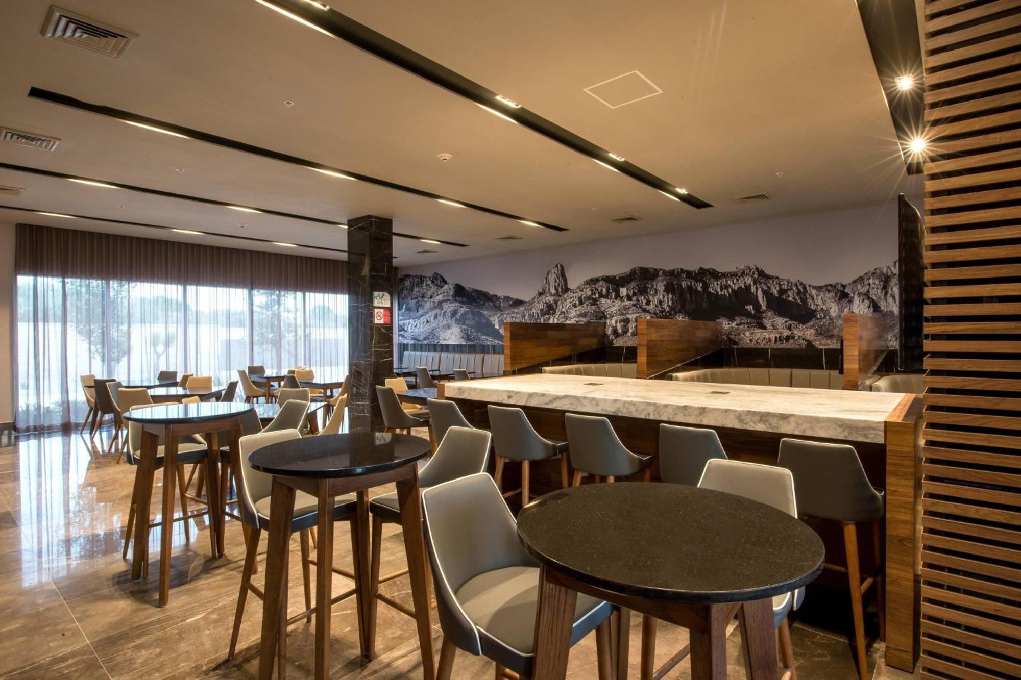 Courtyard By Marriott San Luis Potosi, Los Lagos Zewnętrze zdjęcie