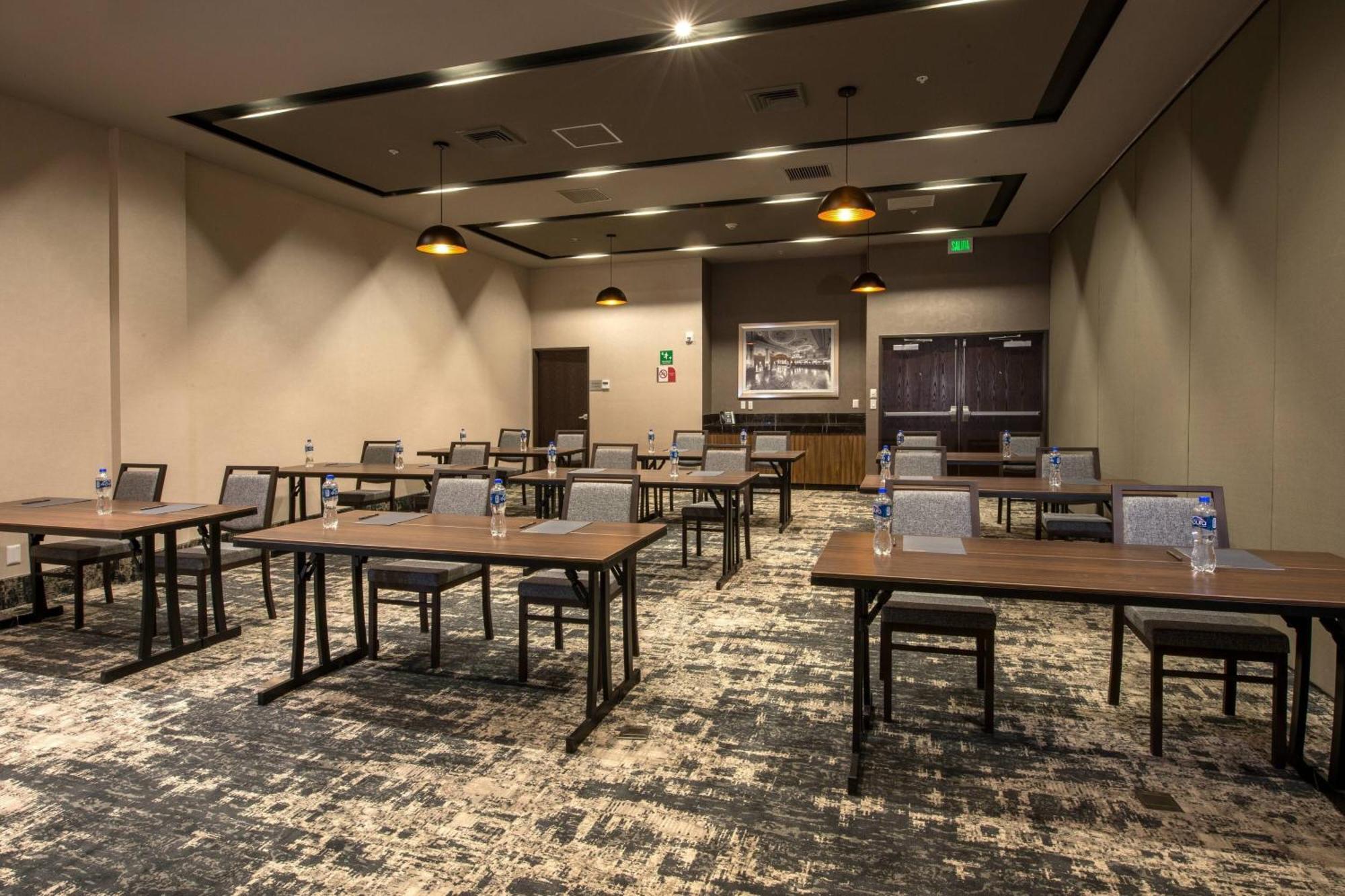 Courtyard By Marriott San Luis Potosi, Los Lagos Zewnętrze zdjęcie