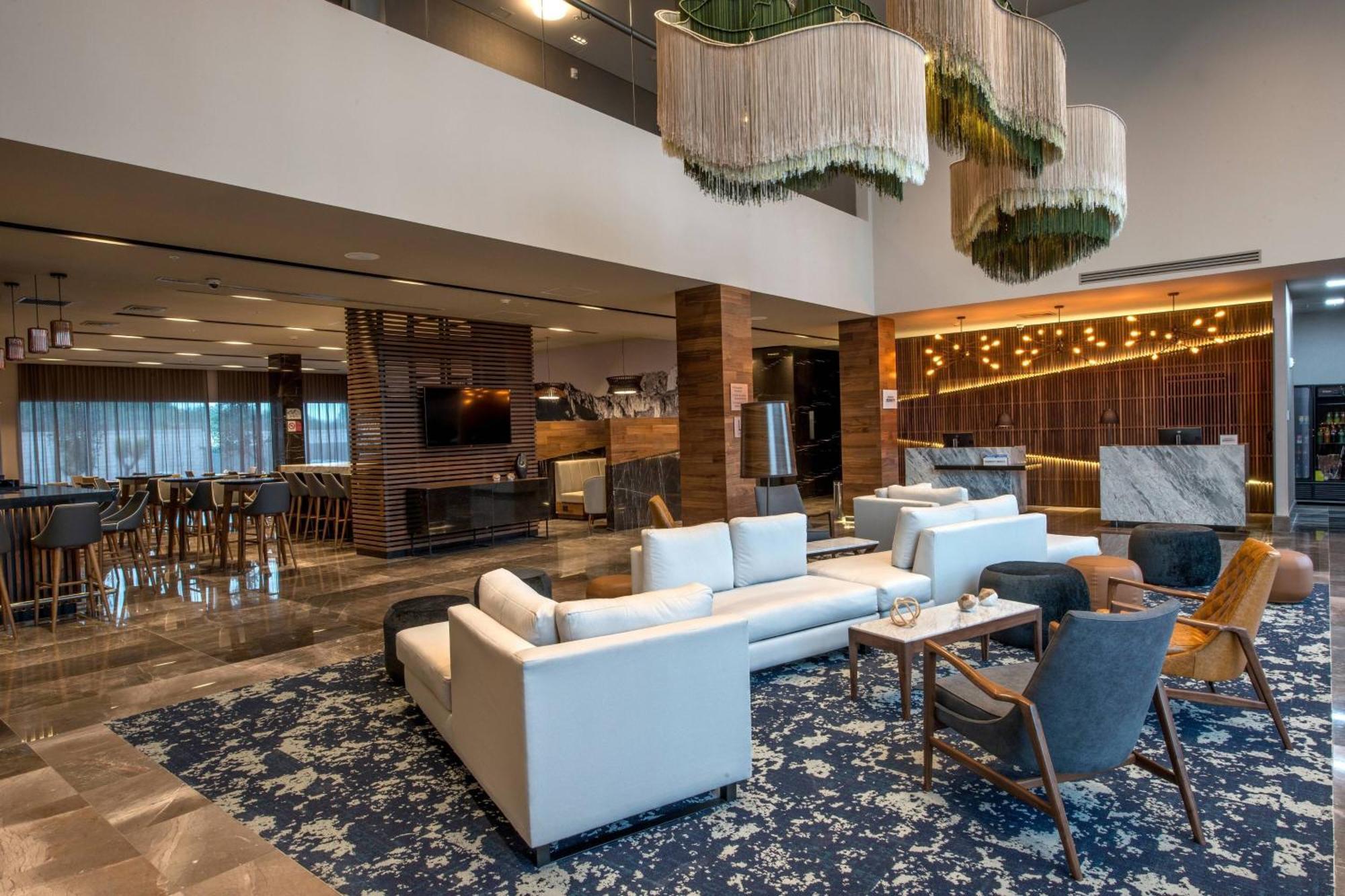Courtyard By Marriott San Luis Potosi, Los Lagos Zewnętrze zdjęcie