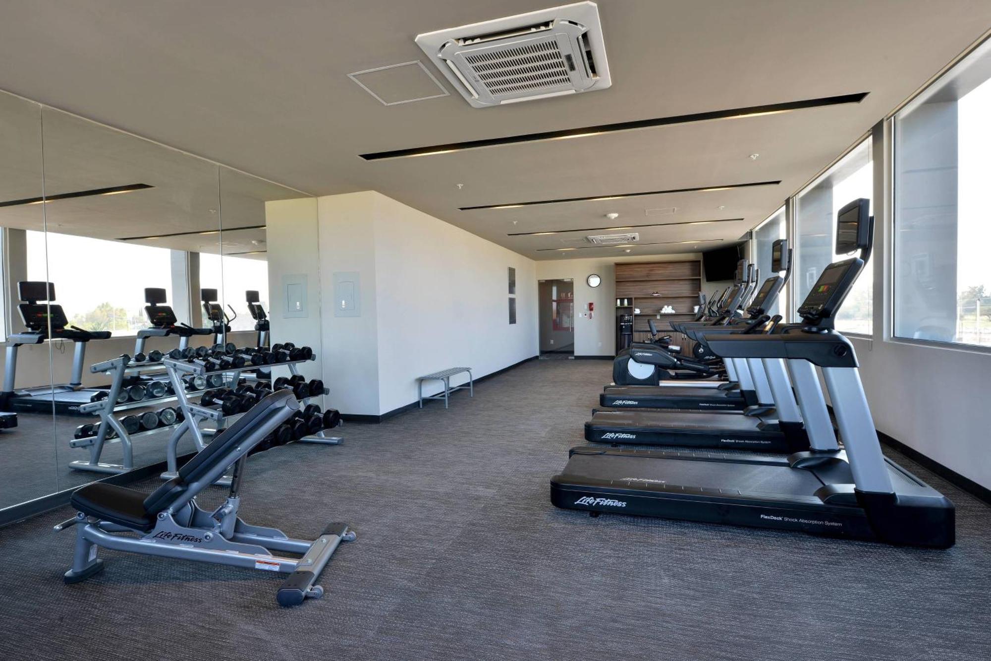 Courtyard By Marriott San Luis Potosi, Los Lagos Zewnętrze zdjęcie