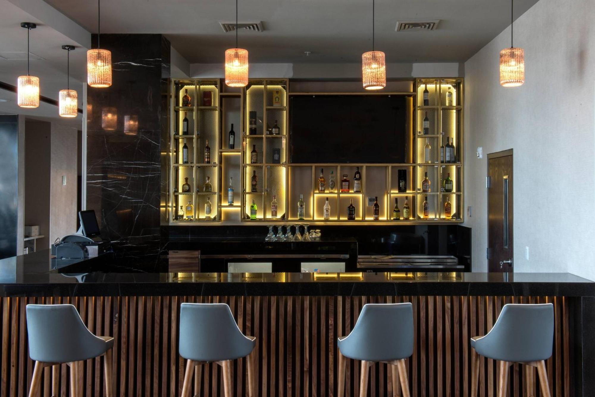 Courtyard By Marriott San Luis Potosi, Los Lagos Zewnętrze zdjęcie