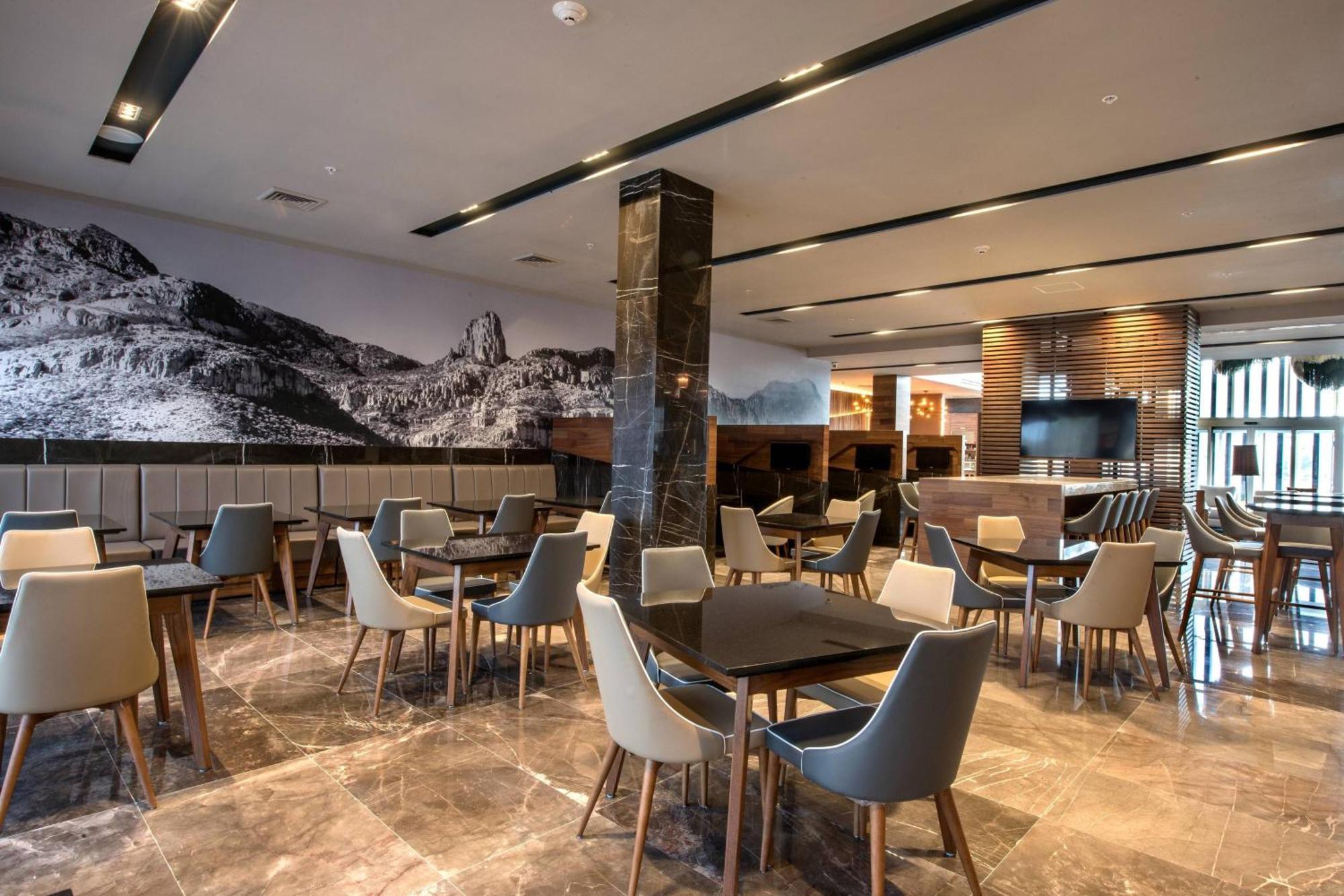 Courtyard By Marriott San Luis Potosi, Los Lagos Zewnętrze zdjęcie
