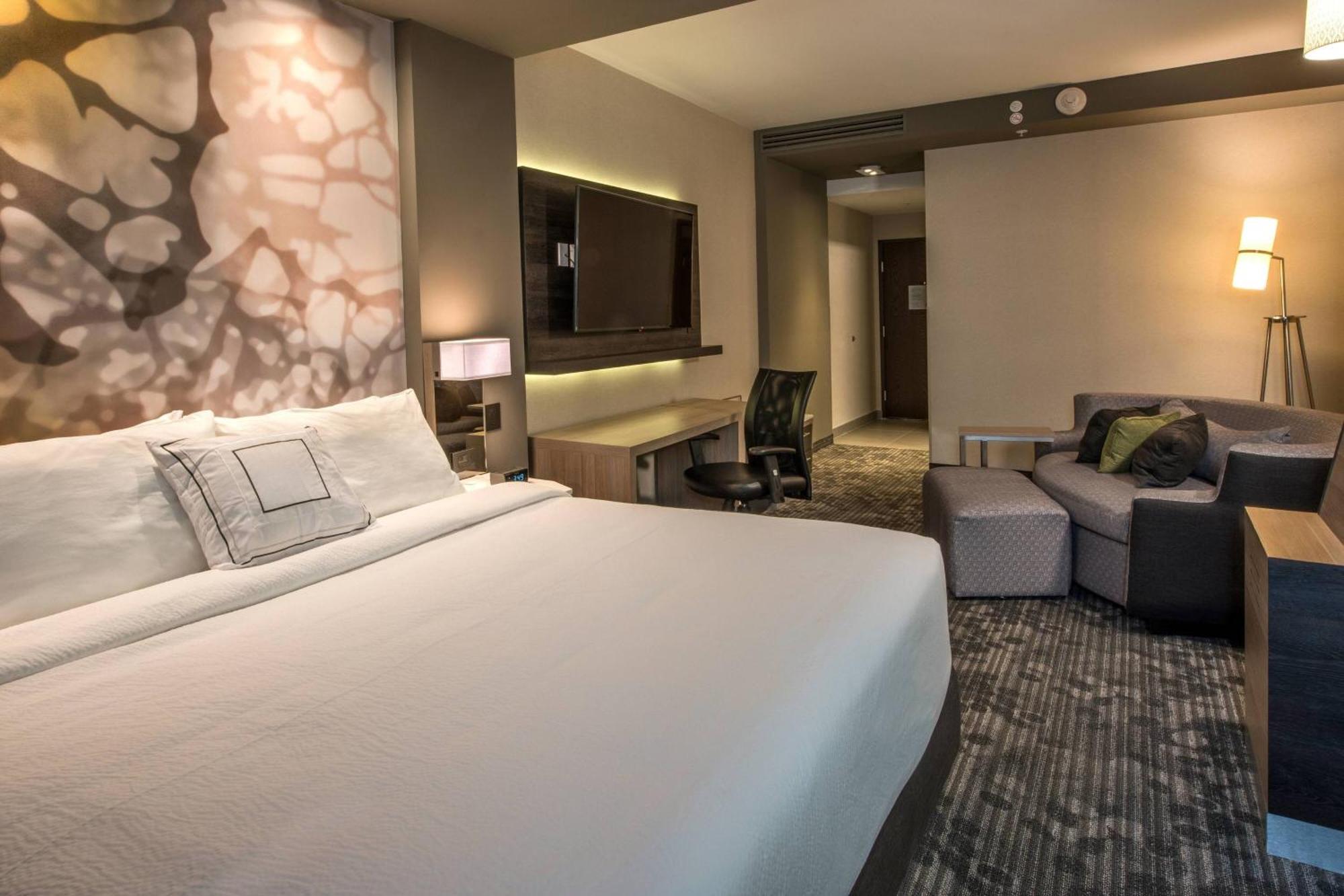 Courtyard By Marriott San Luis Potosi, Los Lagos Zewnętrze zdjęcie