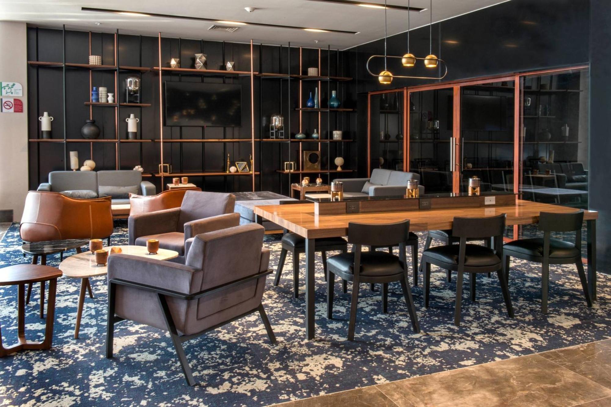 Courtyard By Marriott San Luis Potosi, Los Lagos Zewnętrze zdjęcie