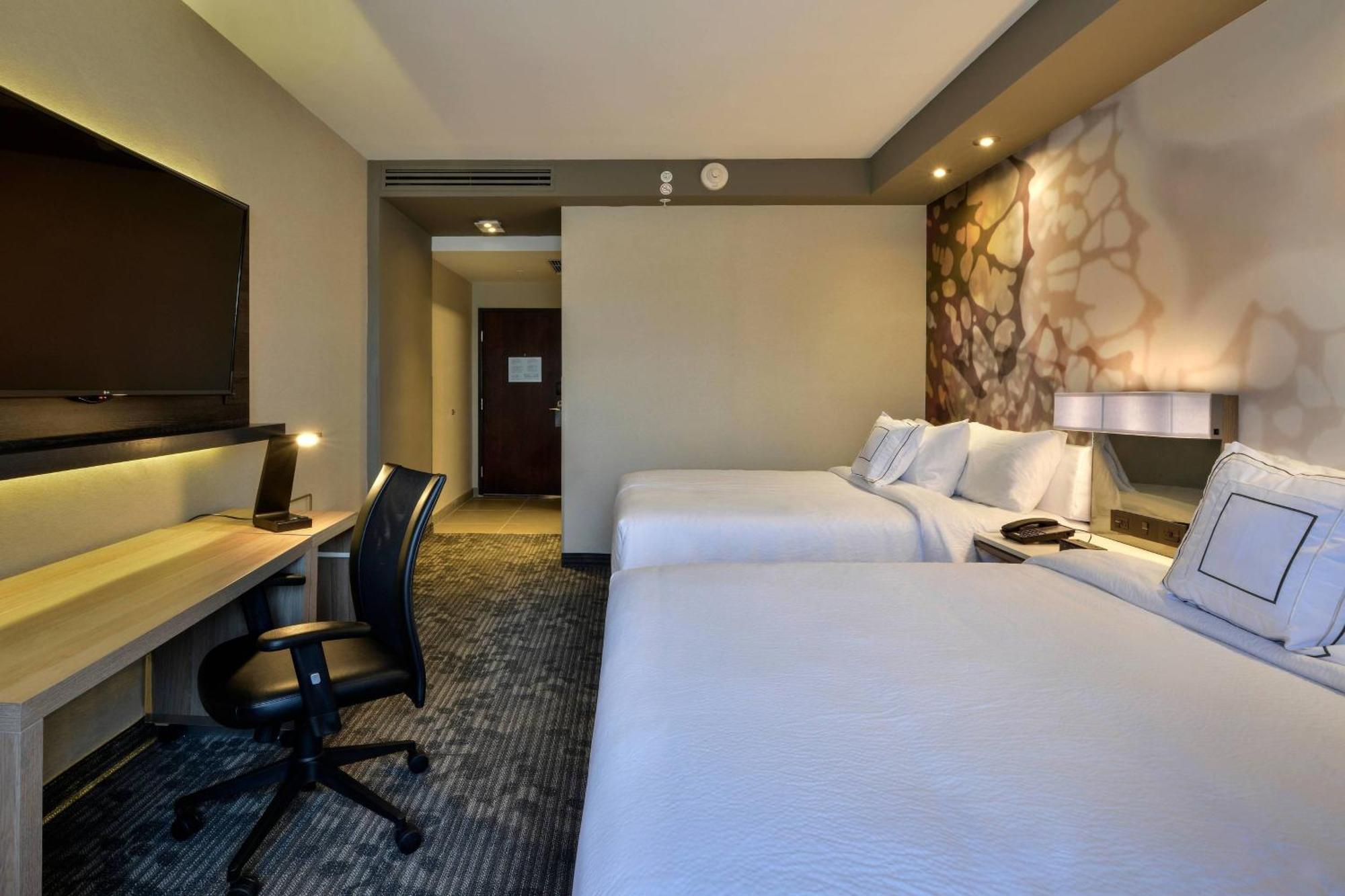 Courtyard By Marriott San Luis Potosi, Los Lagos Zewnętrze zdjęcie
