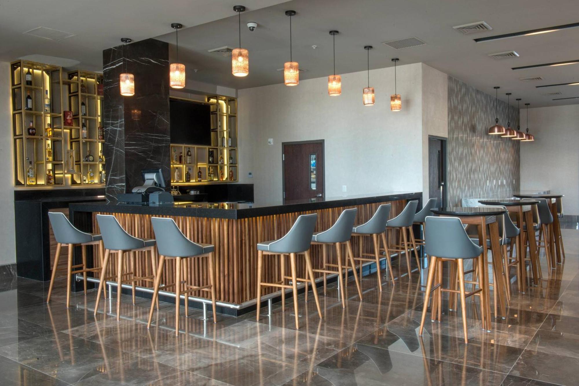 Courtyard By Marriott San Luis Potosi, Los Lagos Zewnętrze zdjęcie