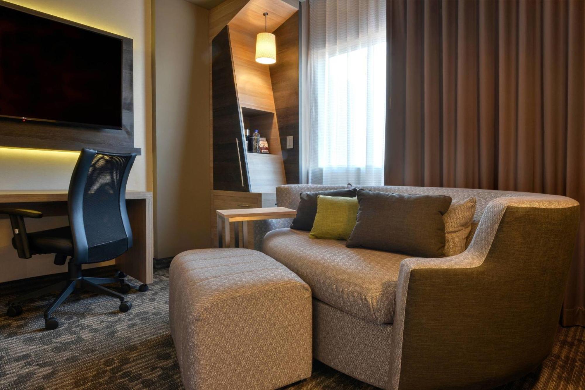 Courtyard By Marriott San Luis Potosi, Los Lagos Zewnętrze zdjęcie